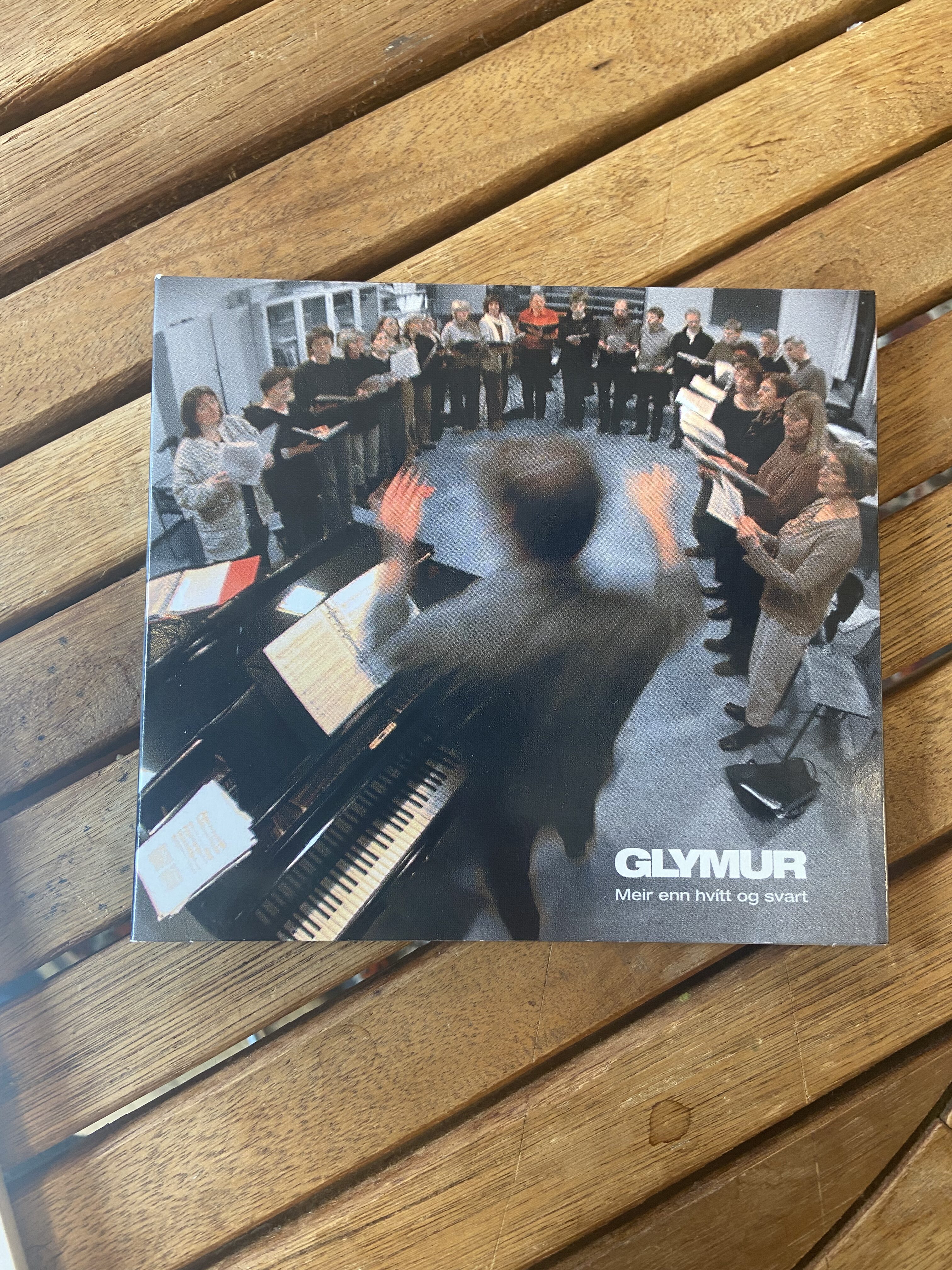 Meira enn hvítt og svart - Glymur - Image 2